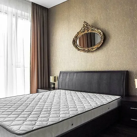 מלון דירות Four Luxury Flats