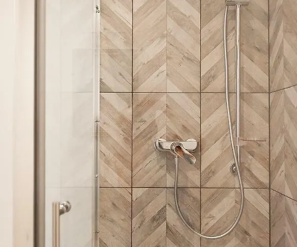 Four Luxury Flats מלון דירות