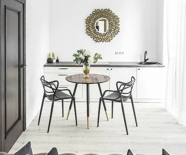 Four Luxury Flats מלון דירות 3*