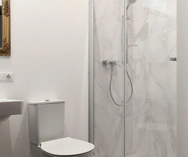 Four Luxury Flats 3* קובנה