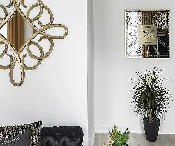 מלון דירות Four Luxury Flats 3*