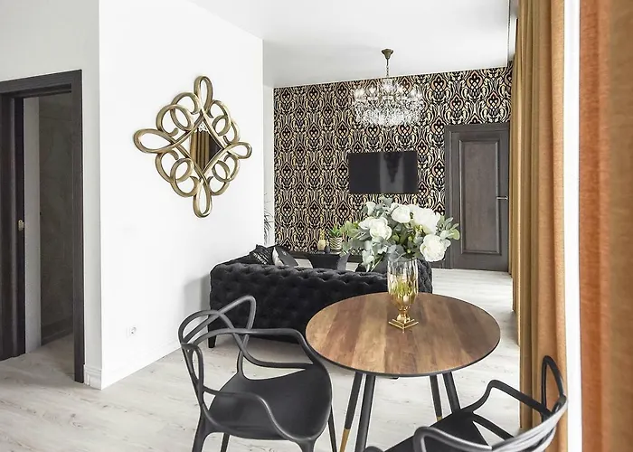 מלון דירות Four Luxury Flats