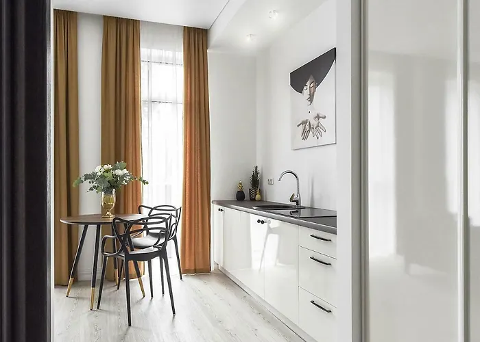 מלון דירות Four Luxury Flats