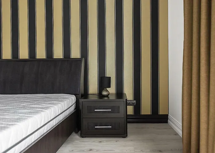 Four Luxury Flats מלון דירות 3*