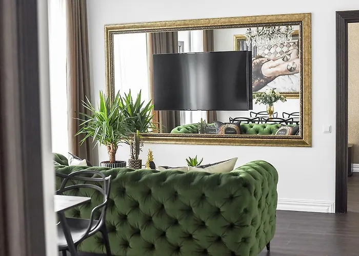 Four Luxury Flats מלון דירות