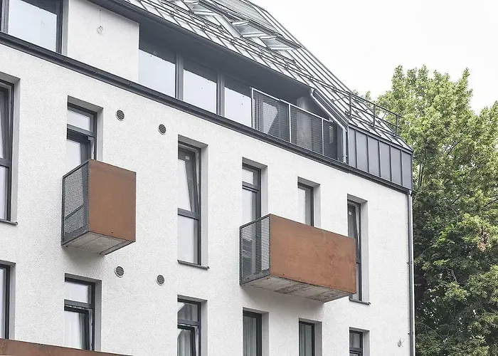 מלון דירות Four Luxury Flats 3*